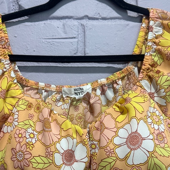 NWOT Floral Print Women's Blouse in Pellow size M - Picture 3 of 10